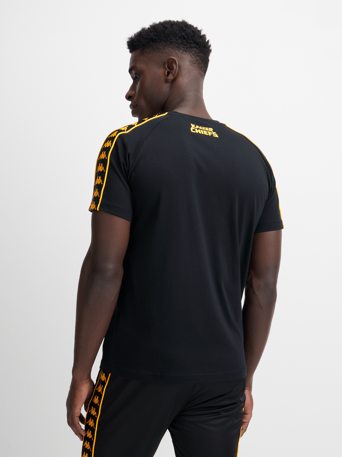 Kappa Men&#39;s Kaizer Chiefs 222 Banda Coena Slim-Fit Black Cotton Tee