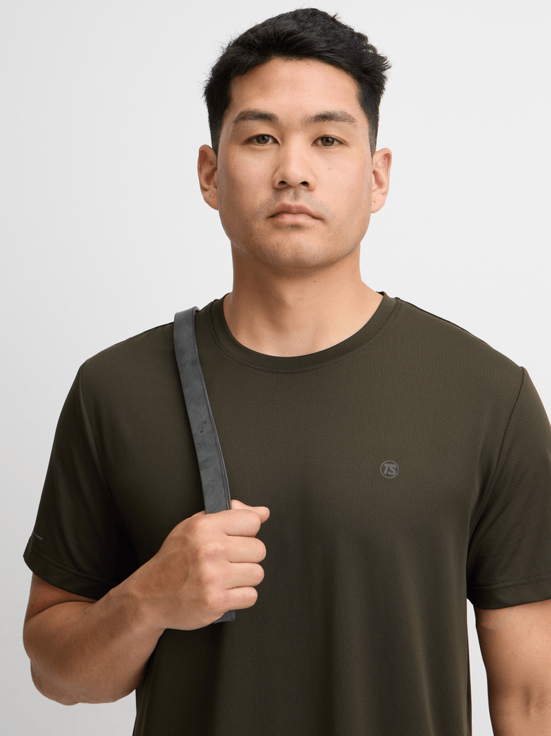 Men&#39;s Breathable Eyelet Performance Tee: Moisture-Wicking Athletic Workout Training T-Shirt