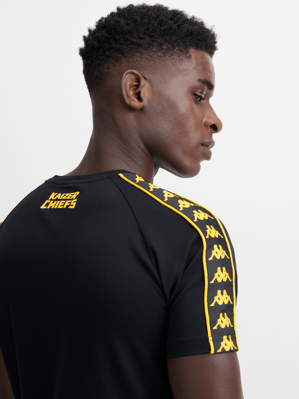 Kappa Men&#39;s Kaizer Chiefs 222 Banda Coena Slim-Fit Black Cotton Tee