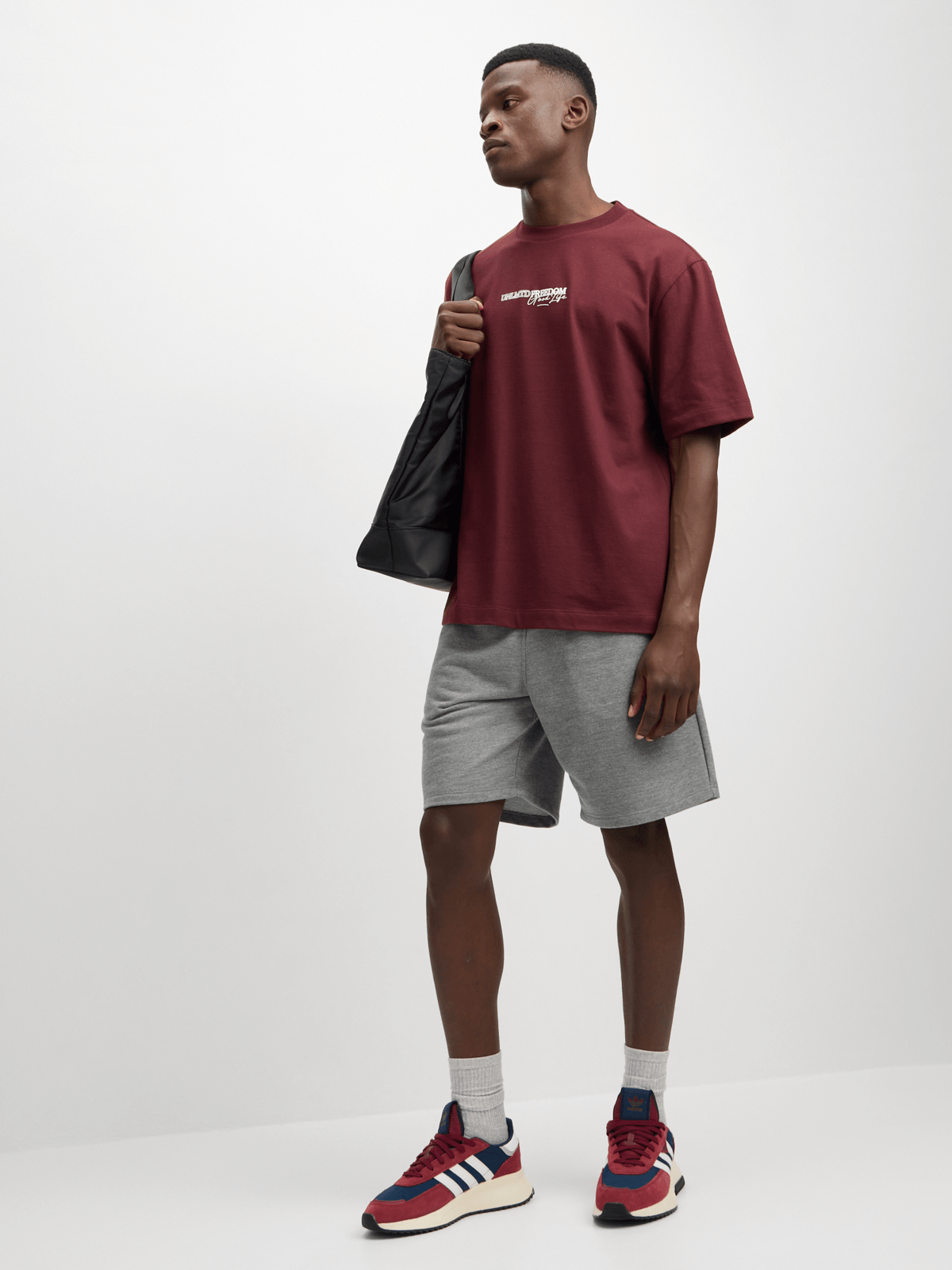 Men&#39;s Stylish Maroon Graphic Tee: Premium Cotton Comfort, Short Sleeve Casual Top