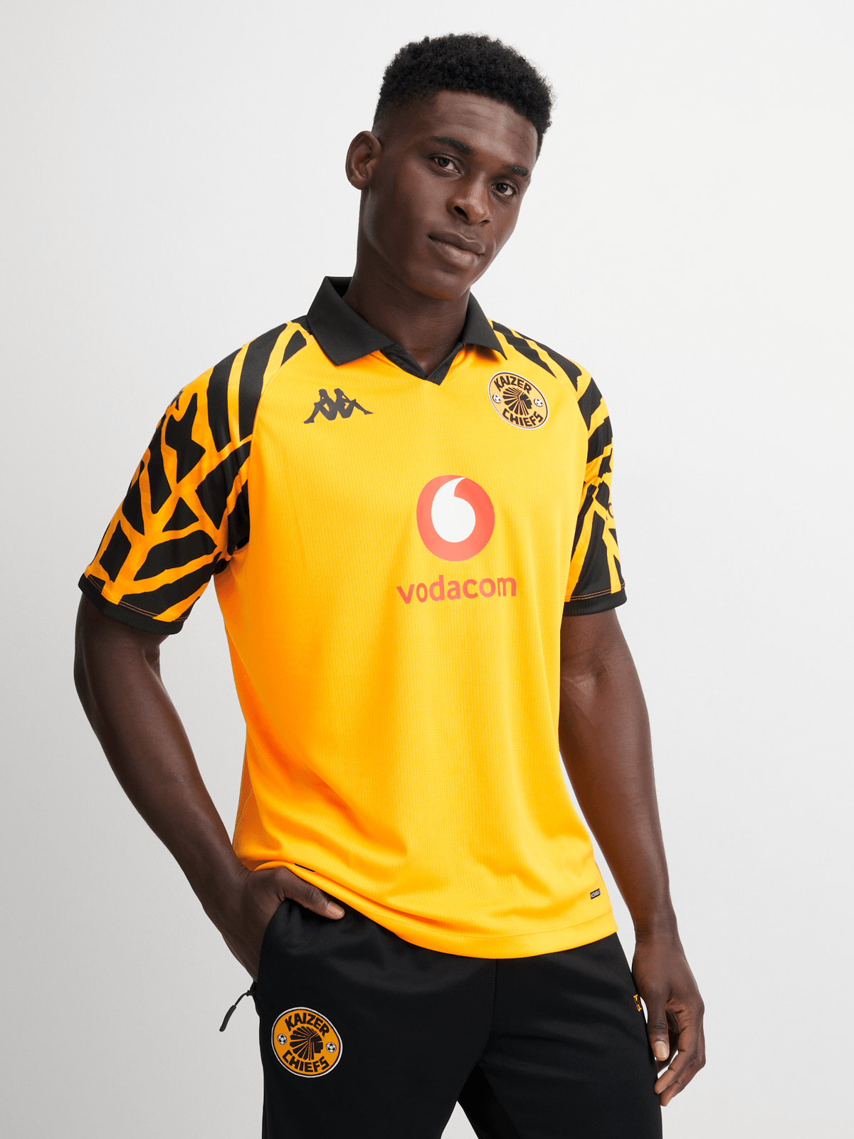 Kappa Men&#39;s Kaizer Chiefs Home 25/26 Yellow Stadium Soccer Jersey