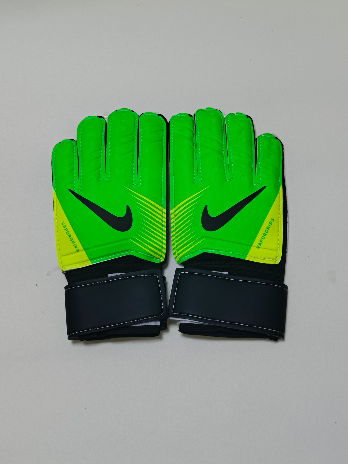 N15 Nike goalkeeper gloves Green/Yellow