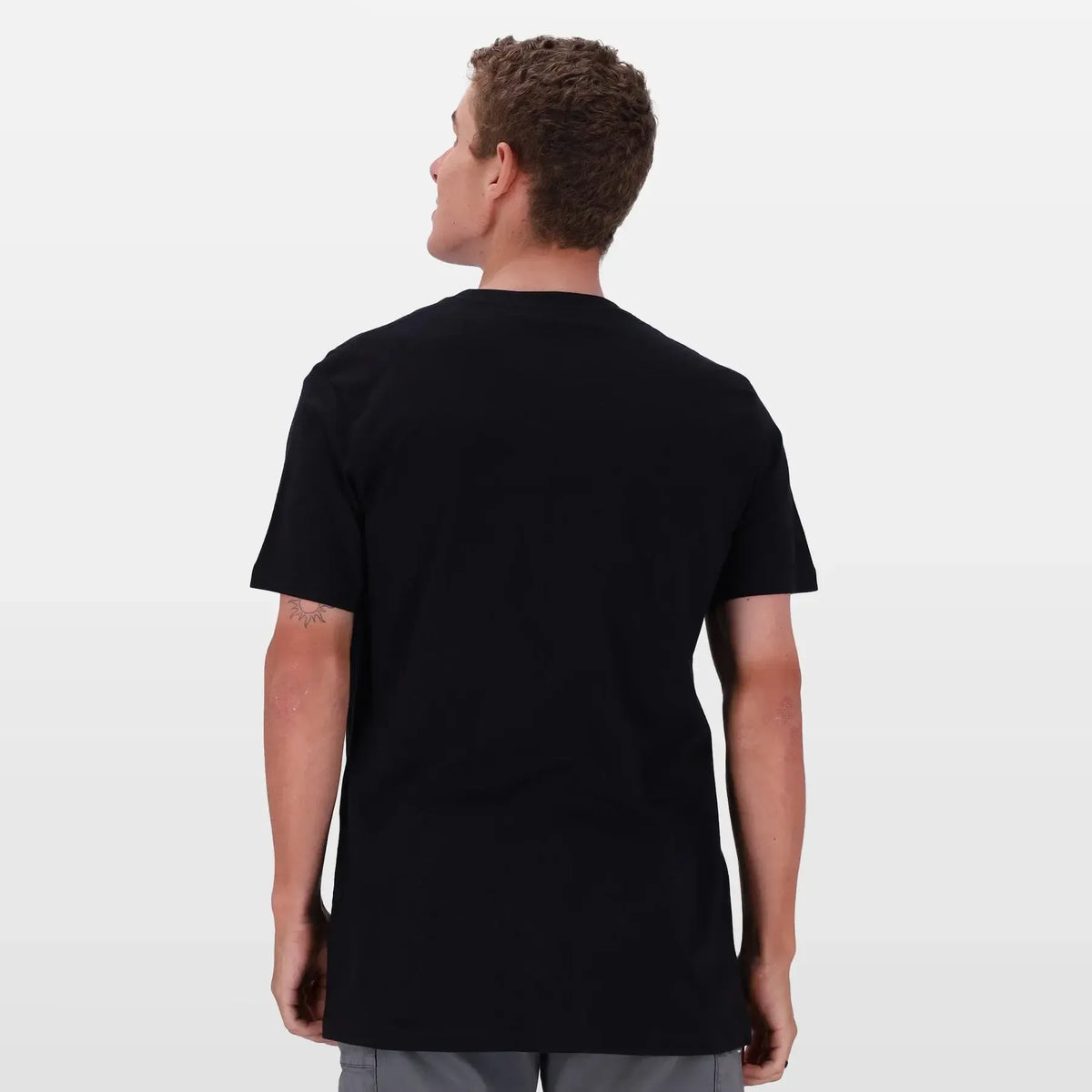 Salomon Hidden Graphic Tee: Lightweight, Comfortable Men&#39;s Short-Sleeve for Everyday Adventures