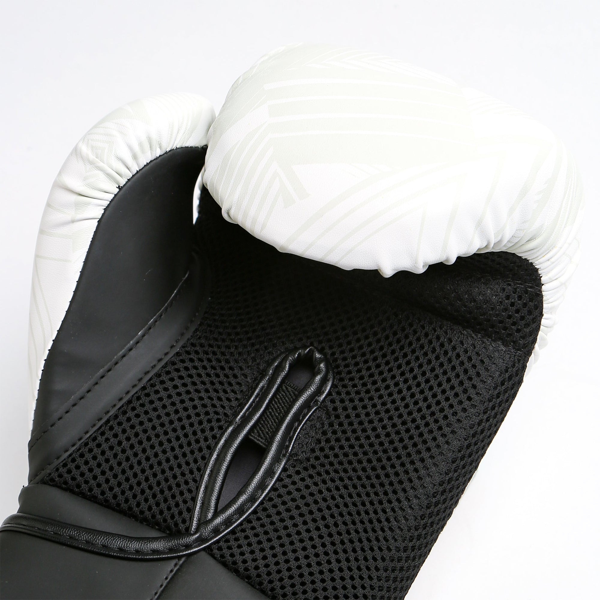 SPARK TRAINING GLOVES - WHITE GEO STRUCTURE