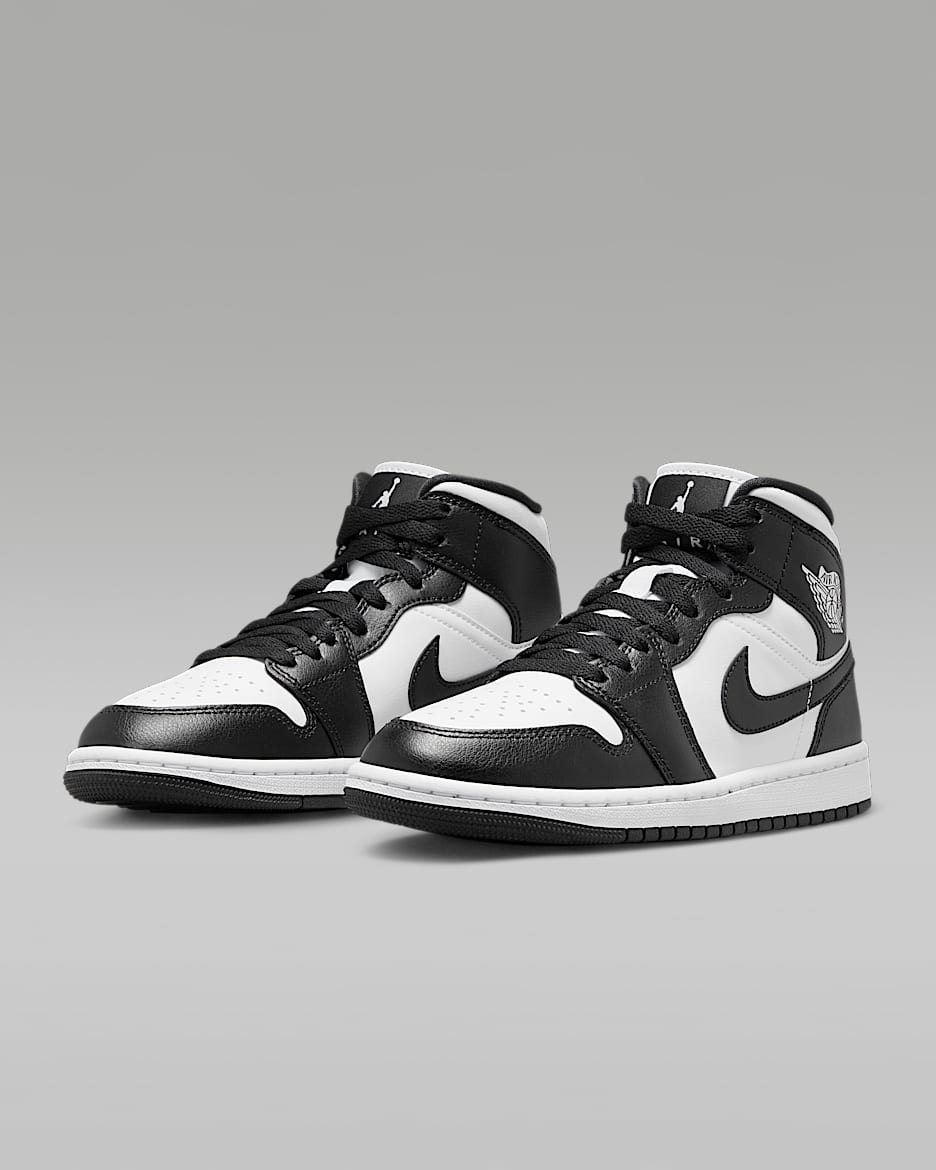 NIKE AIR JORDAN 1 RETRO HIGH BLACK/WHITE
