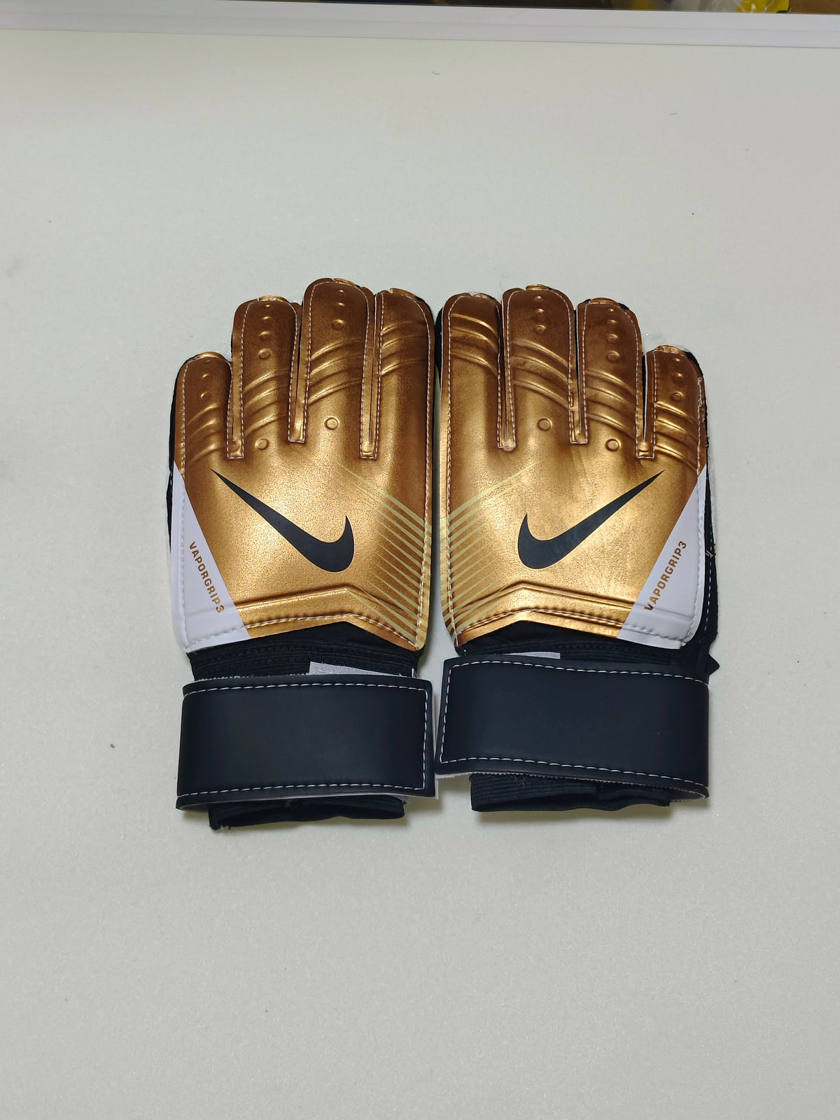 N15 Nike goalkeeper gloves Bronze