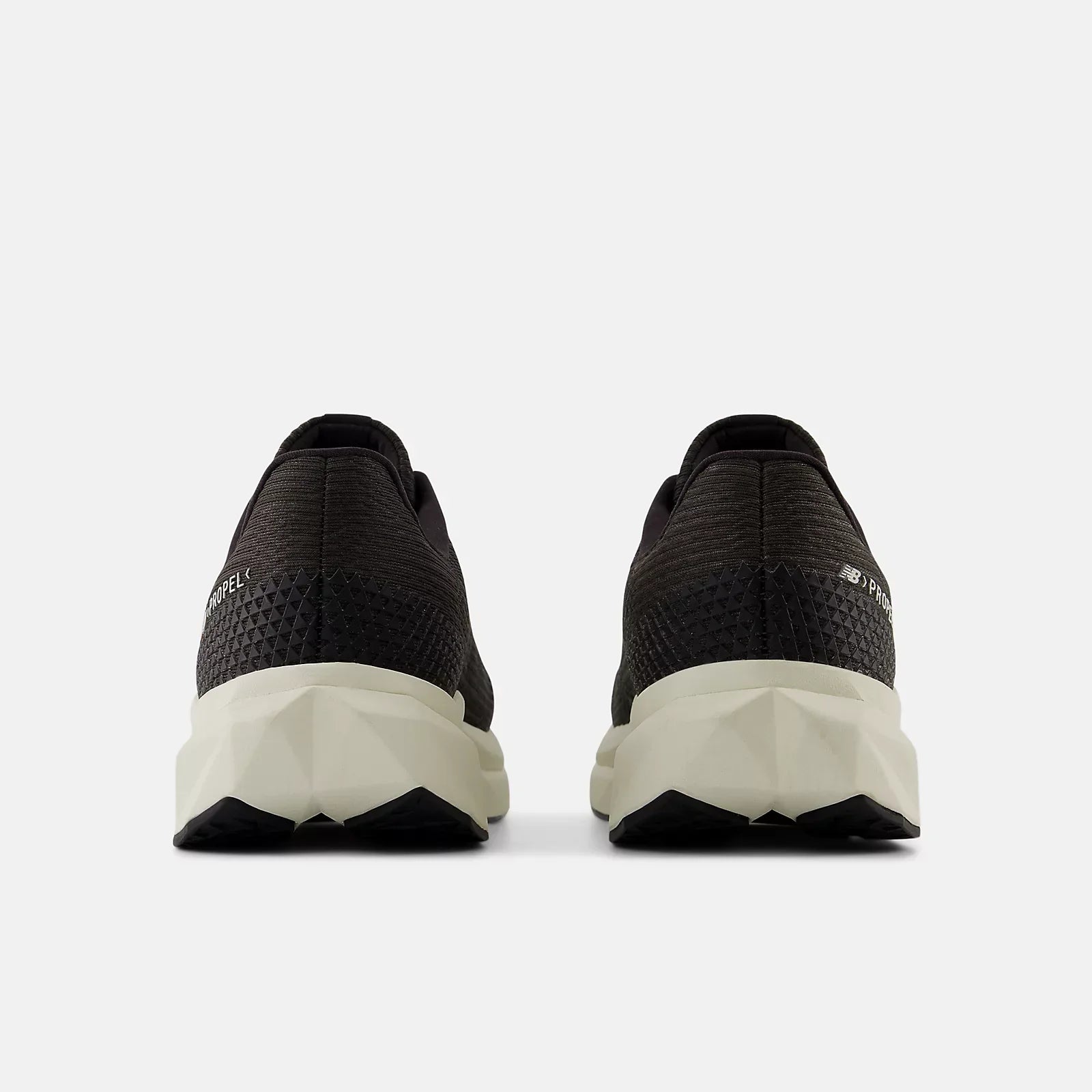 New Balance FuelCell Propel v5 Black/Hot Mango